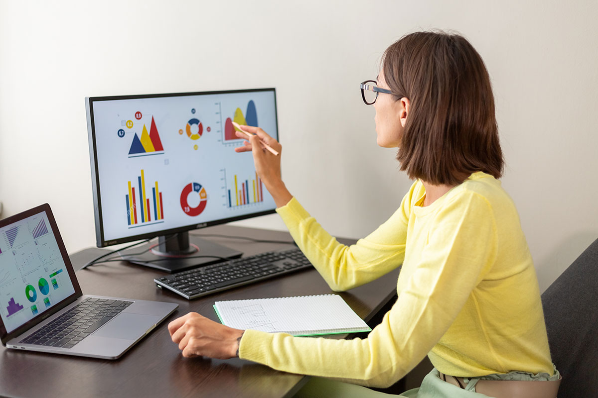 AdobeStock_447923604 IT analyst reviewing a performance dashboard – tracking SLAs and satisfaction rates with C2 ITSM.