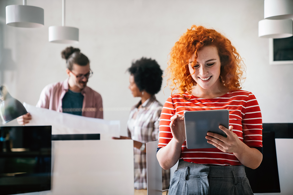 Manager reviewing documents – real-time SLA tracking with C2 ITSM.